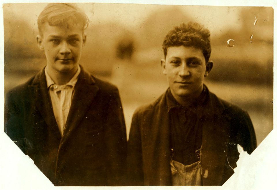 Leo Emond. Power Berthaume. 15 year old doffers in Kerr Thread Co. LOC cph.3b33414