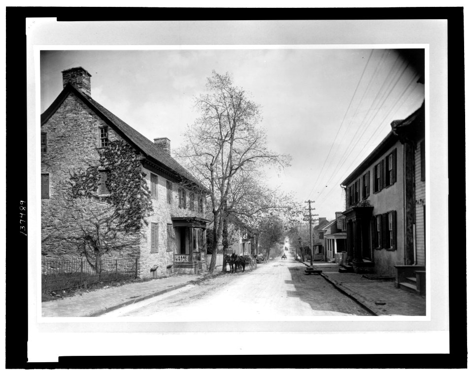 Leesburg, Va. The Worsley and Alexander houses on Loudon Street where Washington was entertained as well as Lafayette on his return visit of August 9, 1825 LCCN2007683531