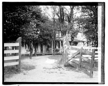 Leonardtown Tour, home in Surrattsville, Mrs. Surratt LCCN2016827914