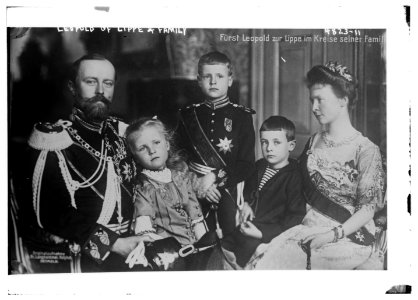 Leopold of Lippe & family LCCN2014708353