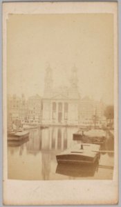 Leprozengracht gezien naar de Mozes- en Aaronkerk