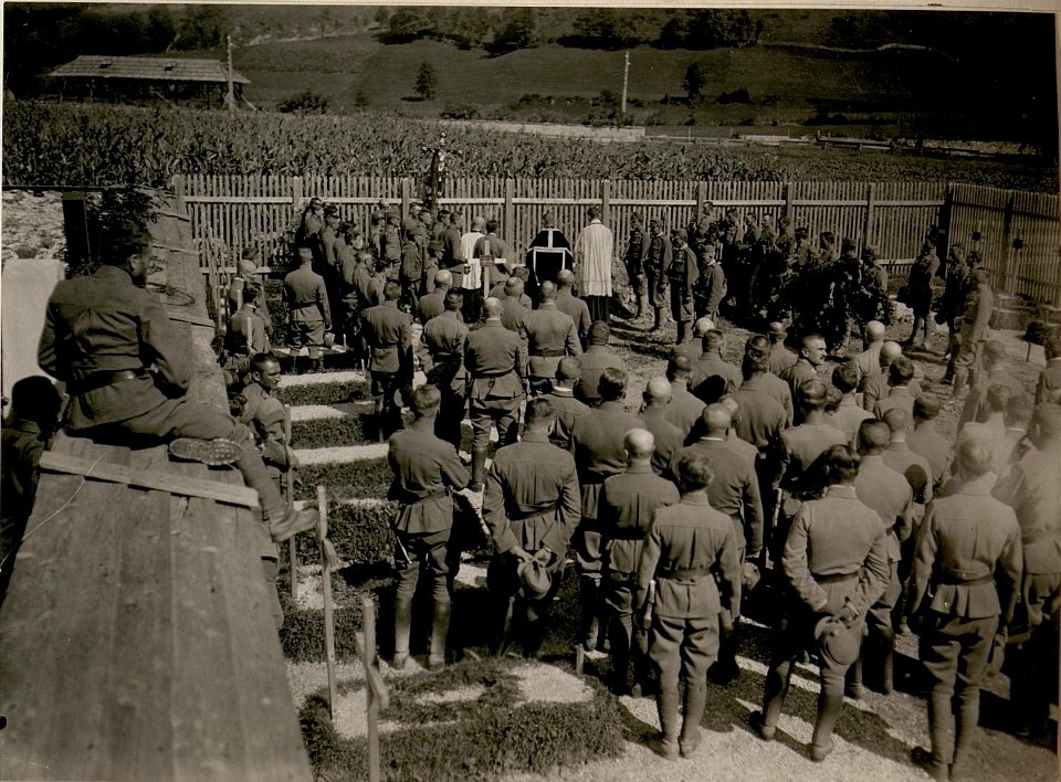 Leichenbegängnis des Gsrbhptm. Edler v.Galateo in Kötschach. (18-9.1917.) (BildID 15802253)
