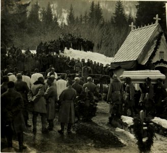 Leichenbegängnis des Herrn GM.Josef Freiherr von Henneberg in Griminitzen Aufbahrung der Leiche in Grafendorf. (15.3.1917) (BildID 15499413)