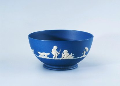 Ler- och stengods. Blå skål med vit dekor. 1700-talets slut - Hallwylska museet - 89092