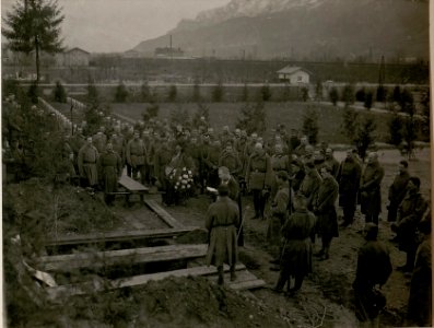 Leichenbegängnis des Lt.Hofbauer I.R.4. und des techn.Assist.Hosack des Militär Geolog.Institutes am 5.März.1918. (BildID 15512931)