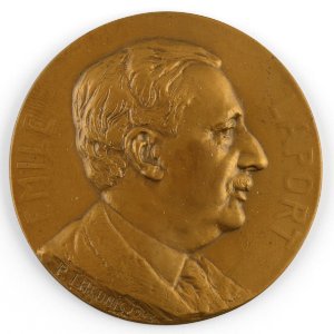 Les Agents de Change de la Bourse de Bruxelles à Leur Cher Président et Ami Emile Laport, medal by Pierre Theunis, Belgium, 1933, Coins and Medals Department of the Royal Library of Belgium, 2N91 - 24 (recto)