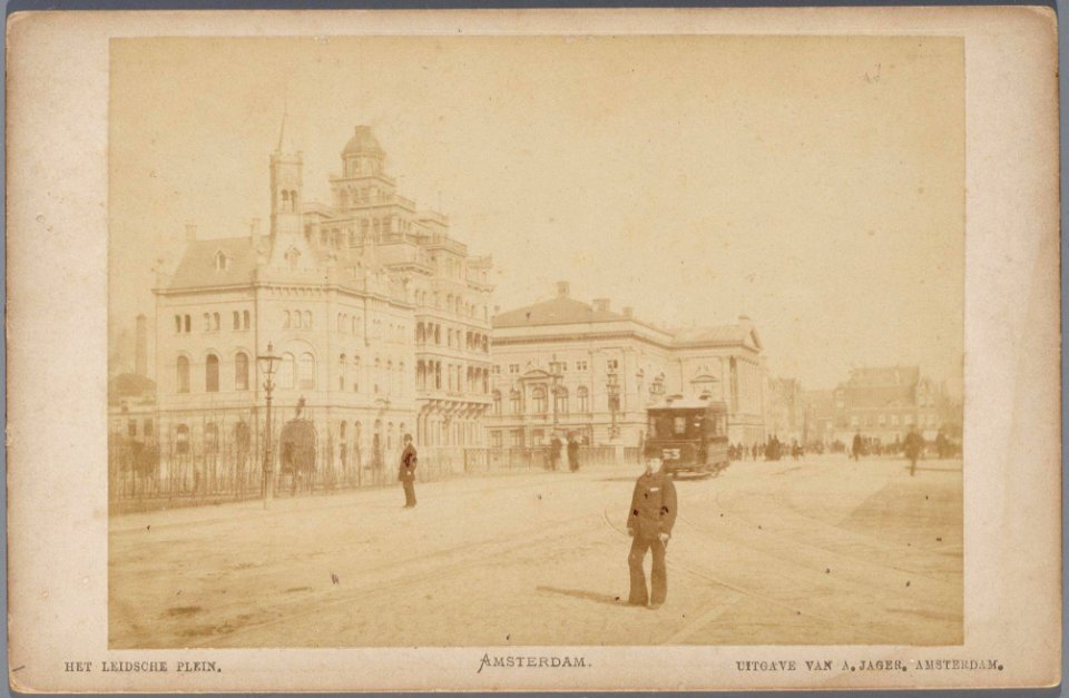 Leidseplein gezien naar de Leidsestraat, 1881, het oude American Hotel uit 1882 en de oude Stadsschouwburg, afgebrand in 1890-001