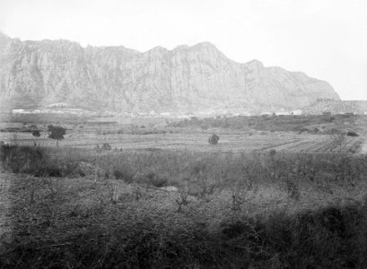 Les muntanyes de Montserrat amb Monistrol de Montserrat als seus peus