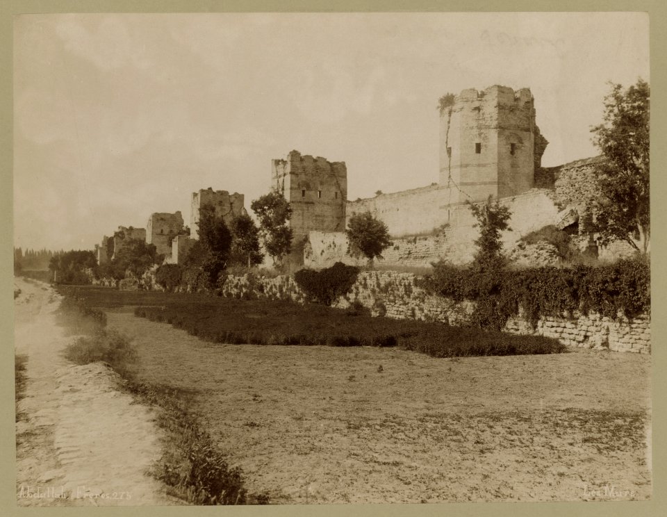 Les Murs - Abdullah Frères. LCCN2003677076