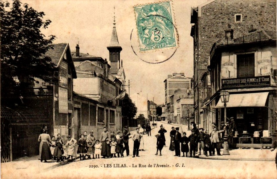Les Lilas.Rue de l'Avenir.Église.Enfants