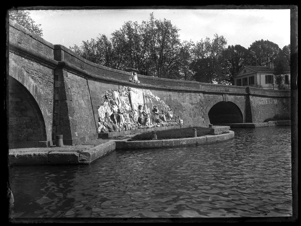 Les Ponts-Jumeaux - Bas-relief. - FRAC31555 18Fi095