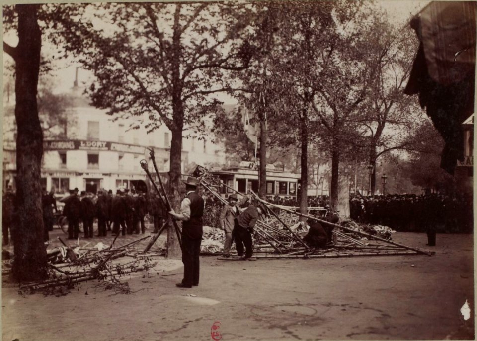 Les restes du dirigeable Pax avenue du Maine - Photo Jules Beau 2