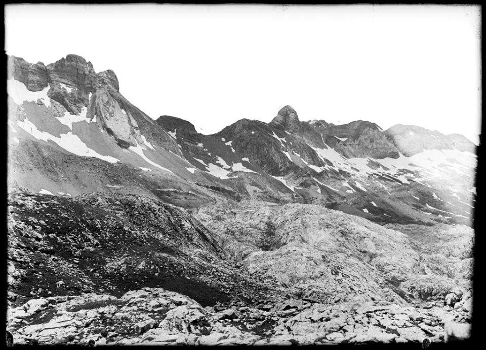 Les Serralles, Bisaurin i la Portaza