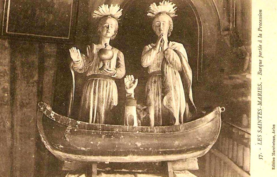 Les Saintes dans leur barque