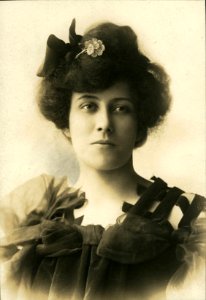 Leslie Virden, stock actress (SAYRE 10891)