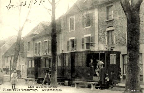 LES AVENIÈRESS Place et le Tramway. - Automotrice