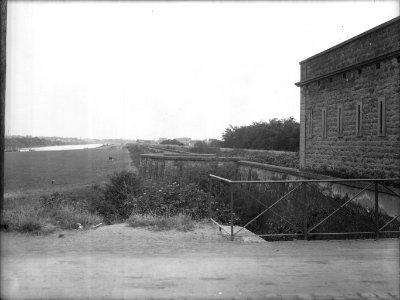 Les Fortifications - le bastion de Vaulx et le mur d'enceinte photo