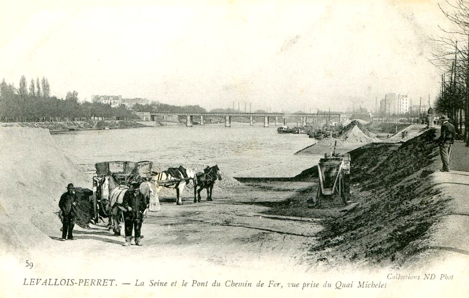 Levallois Perret Seine et Pont de Chemin de Fer vue prise du quai Michelet