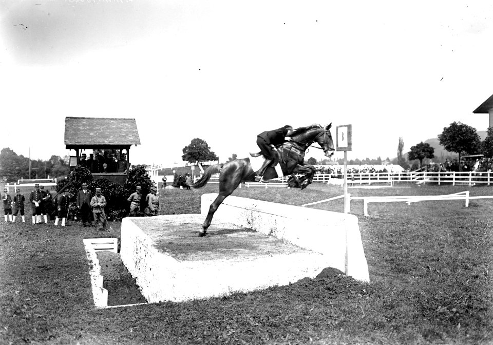 Leutnant Zölly beim Piano - CH-BAR - 3239769