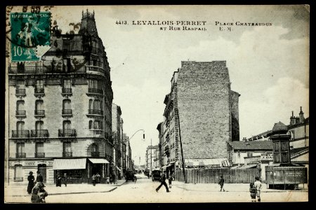 Levallois-Perret.Place Châteaudun et rue Raspail