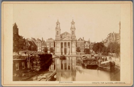 Leprozengracht gezien naar de Mozes en Aäronkerk. Na demping in 1882 werd dit het Waterlooplein-001 photo