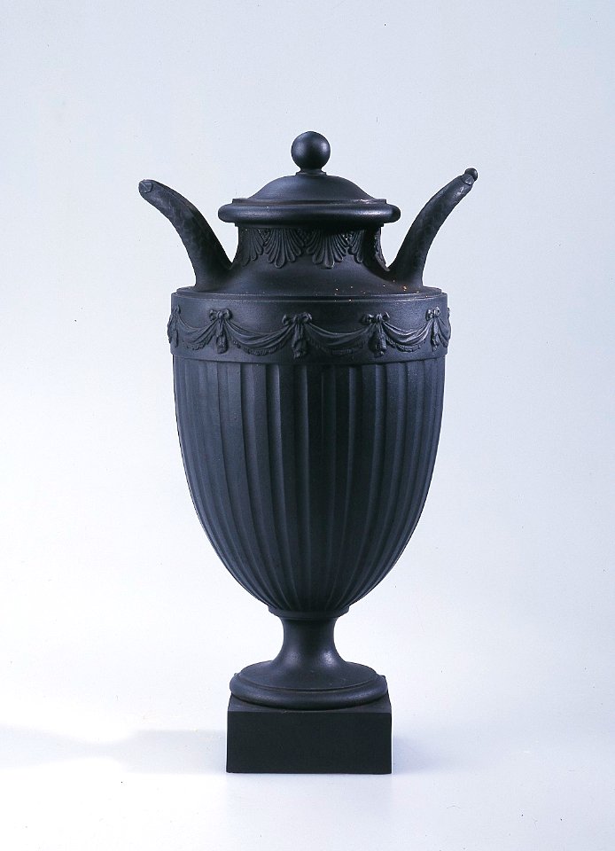 Ler- och stengods. Urna med lock. Svart - Hallwylska museet - 89086