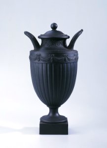 Ler- och stengods. Urna med lock. Svart - Hallwylska museet - 89086
