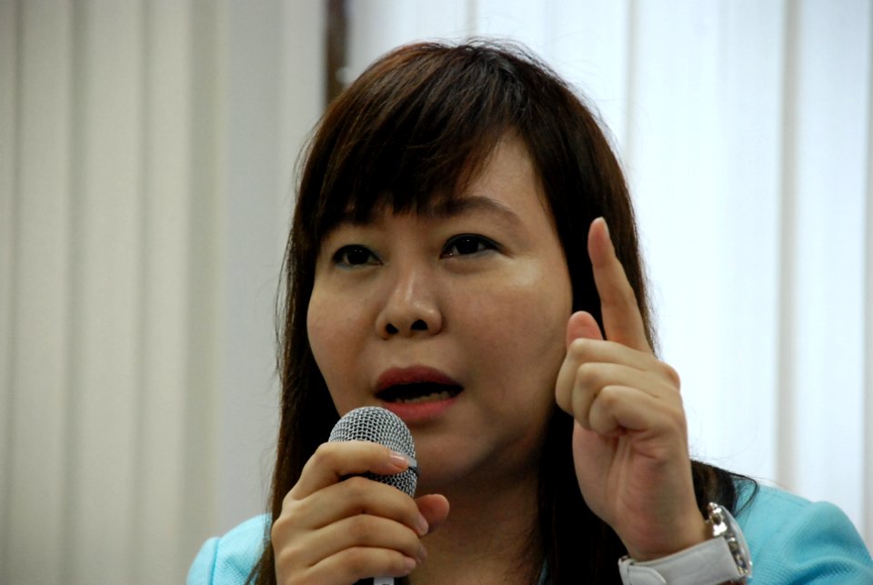 Leticia Lee See-yin closeup 201307