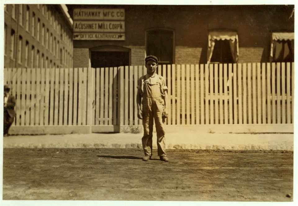 Lewis Grace, 68 Acushnet Ave. Probably 14. Works in drawing-in room. LOC nclc.02218