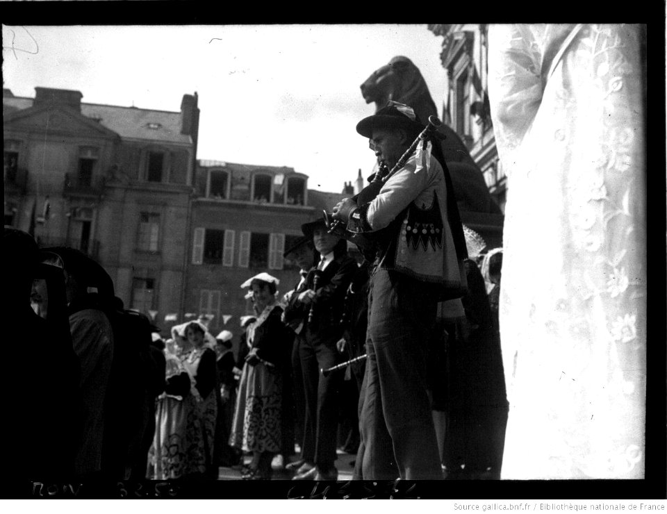Les joueurs de binious pendant le 4ème centenaire du rattachement à la France (2)