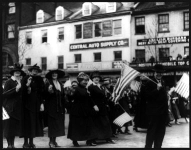 Liberty Bond drive, 1918 - man and women with U.S. flags marching in parade, 1000 block of Pennsylvania Ave, Washington, D.C. LCCN2001706173