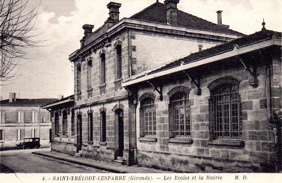 Lesparre - Mairie et écoles