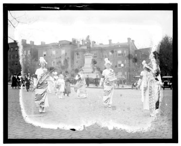 Liberty Loan Bond parade, 3rd, 4-27-18 LCCN2016844524
