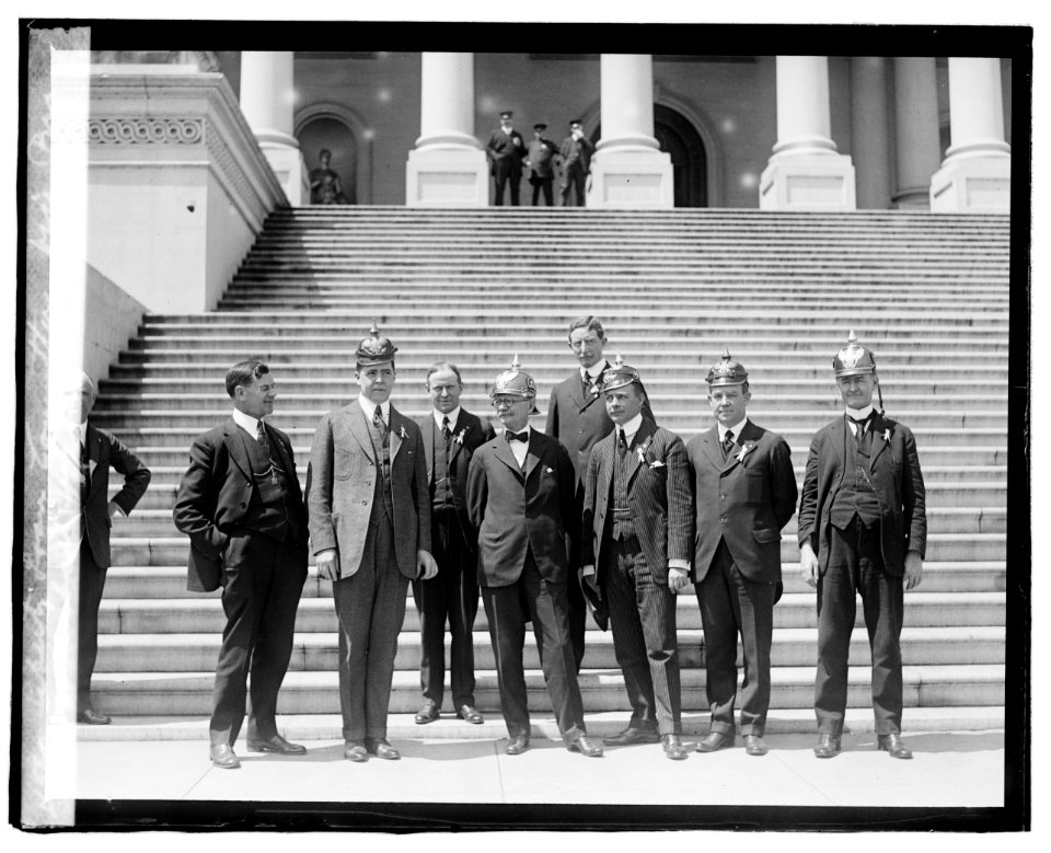 Liberty loan committee, Vice Pres. Marshall in center LCCN2016819602