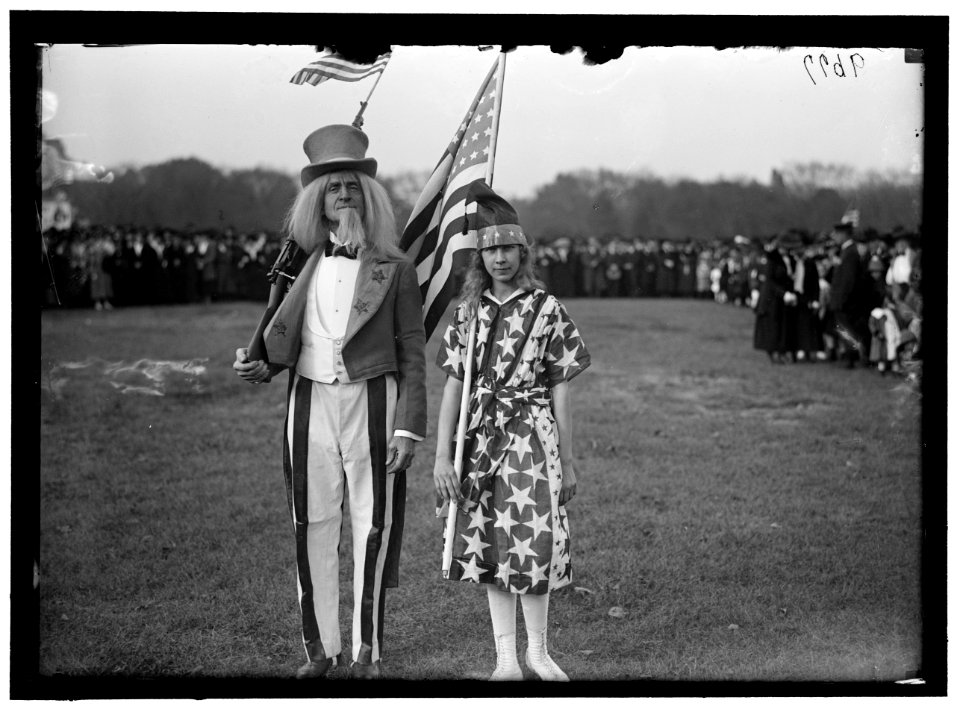 LIBERTY LOAN CROWDS LCCN2016868548