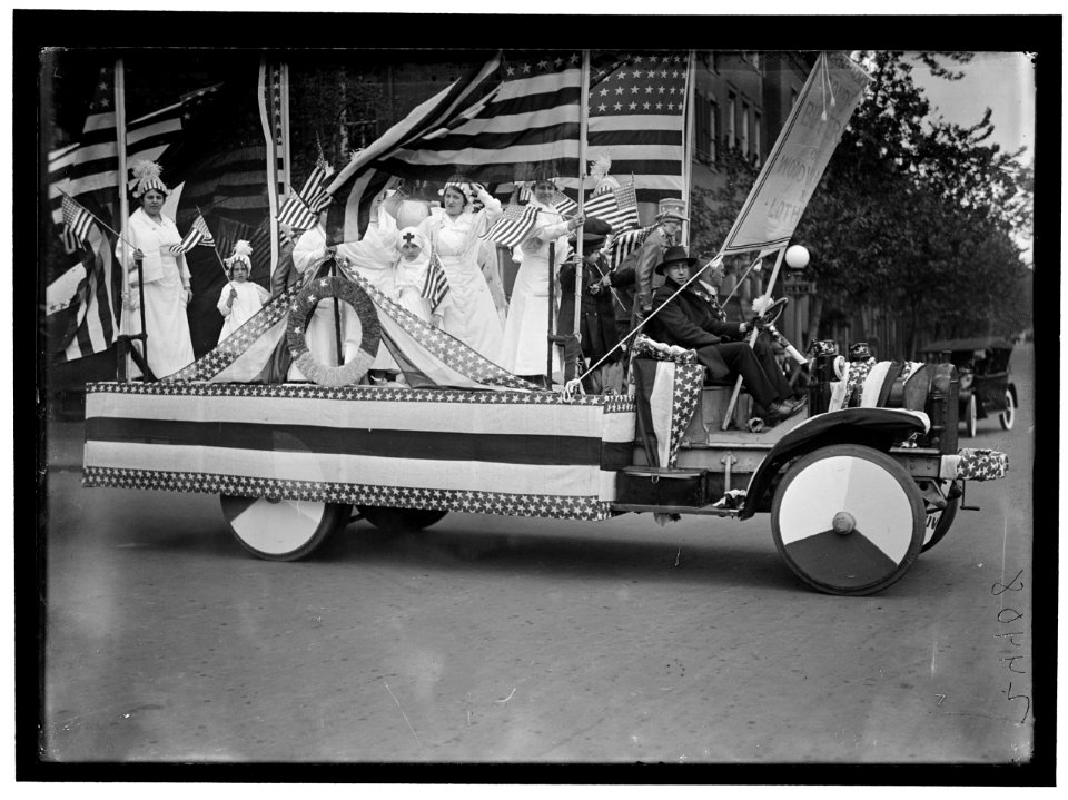 LIBERTY LOANS PARADE LCCN2016869137
