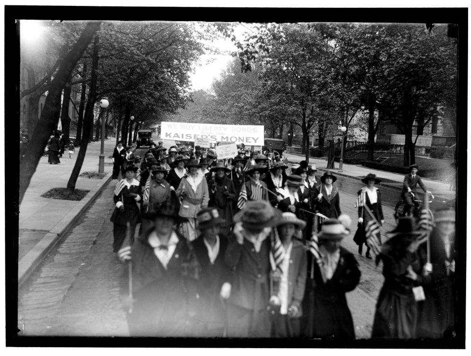 LIBERTY LOANS PARADE LCCN2016869143
