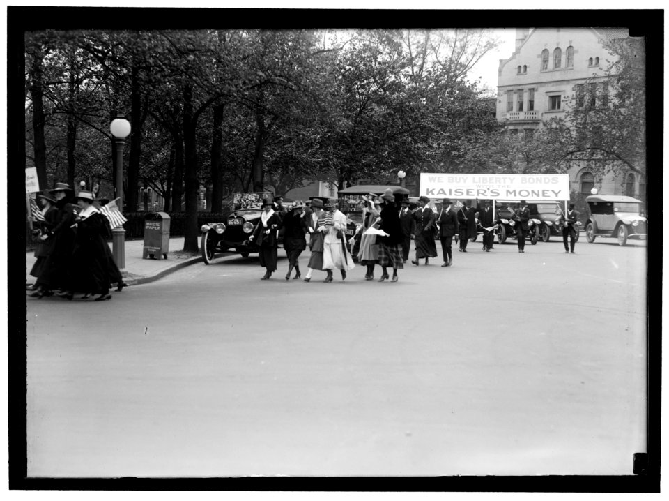 LIBERTY LOANS PARADE LCCN2016869133