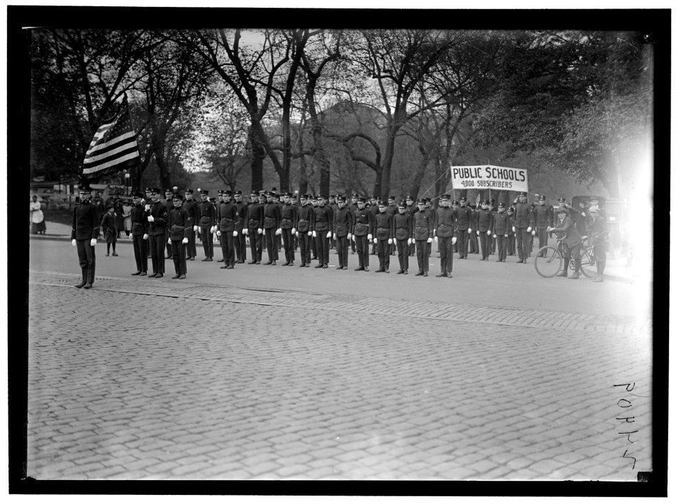 LIBERTY LOANS PARADE LCCN2016869138