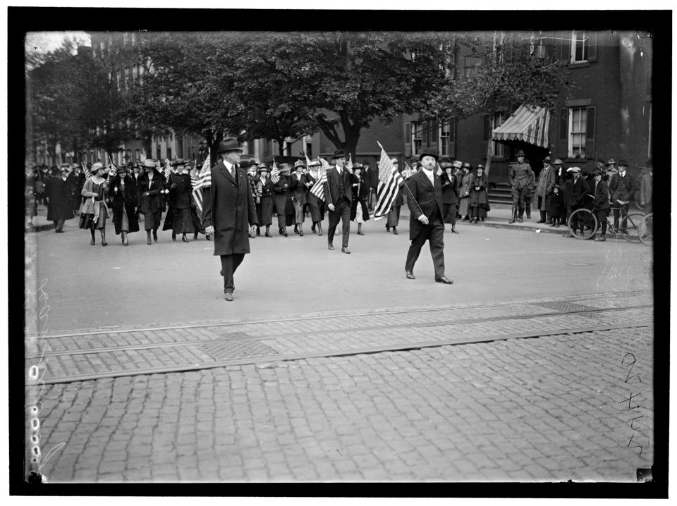 LIBERTY LOANS PARADE LCCN2016869148