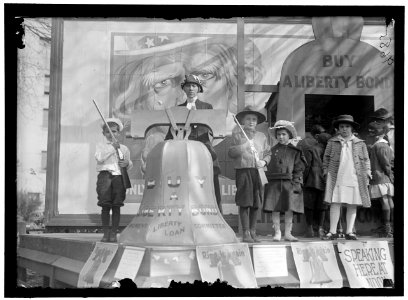 LIBERTY LOANS. LIBERTY BELL, REPLICA LCCN2016868555