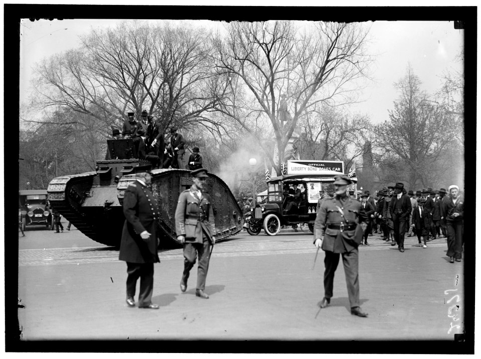 LIBERTY LOANS. OFFICIAL LIBERTY BOND CAR, AND TANK LCCN2016869092