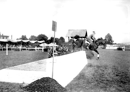 Leutnant Dettelbach beim Mauersprung - CH-BAR - 3240592