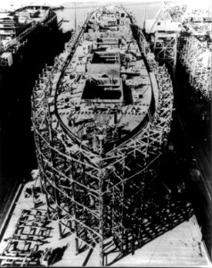 Liberty ship under construction cph.3b13216