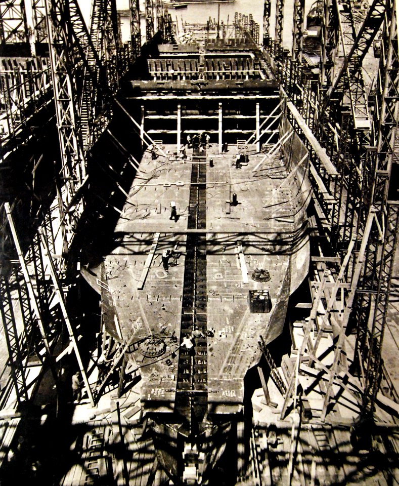 Liberty Ship four weeks after the keell was laid (26249580533)