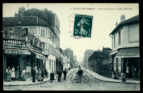 Levallois-Perret.Rue Cavé prise du quai Michelet