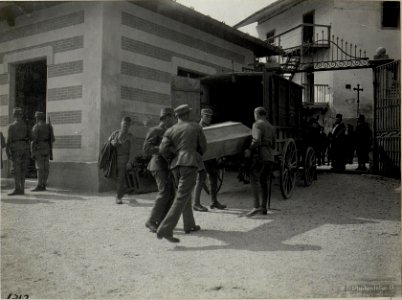 Levico.Begräbnis der abgeschossenen englischen Flieger-Offiziere. (BildID 15641603)