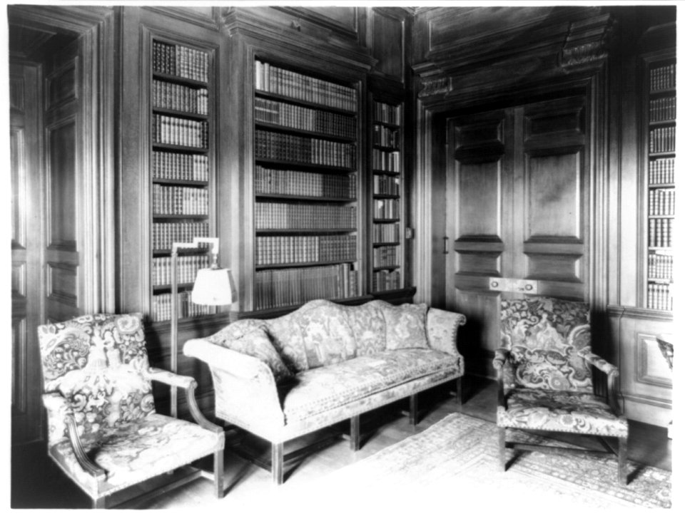 Library in Mrs. Hamilton Rice home, Newport, Rhode Island LCCN92520770