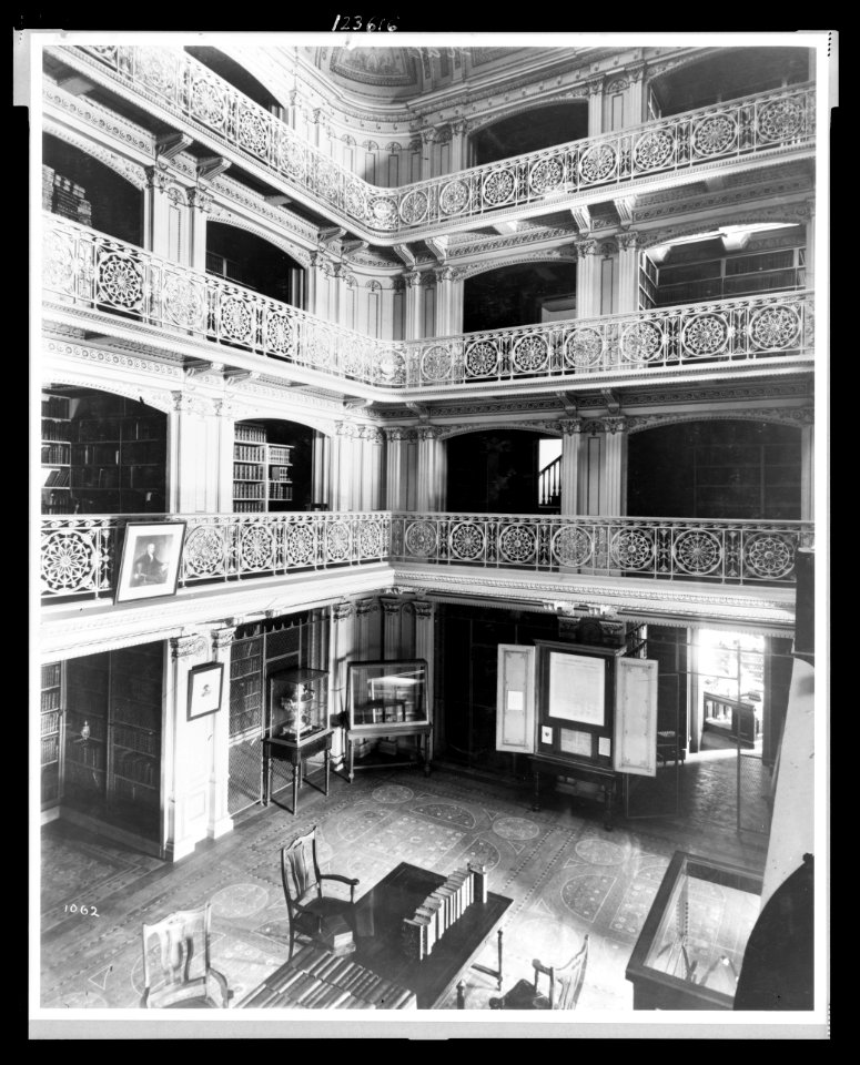 Library in the State Department, showing facsimile of Declaration of Independence, Washington, D.C. LCCN99406640