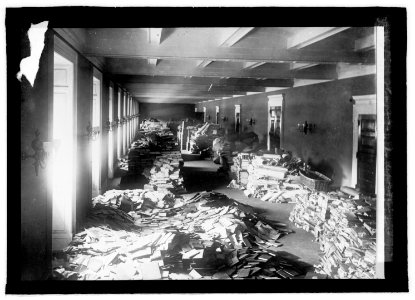 Library of Congress (...) deposits in basement to(...) LCCN2016821636